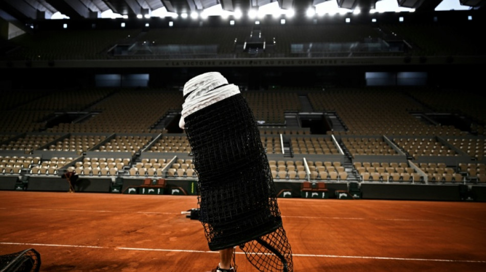 A Roland-Garros, le délicat labeur des "artisans" de la terre battue