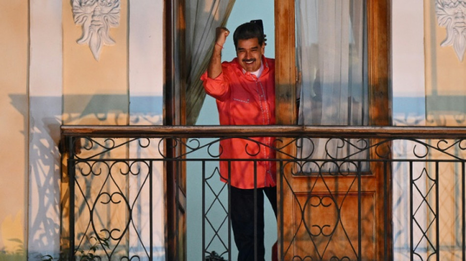 Venezuela se ti&ntilde;e de rojo chavista tras boicot de la oposici&oacute;n en elecciones