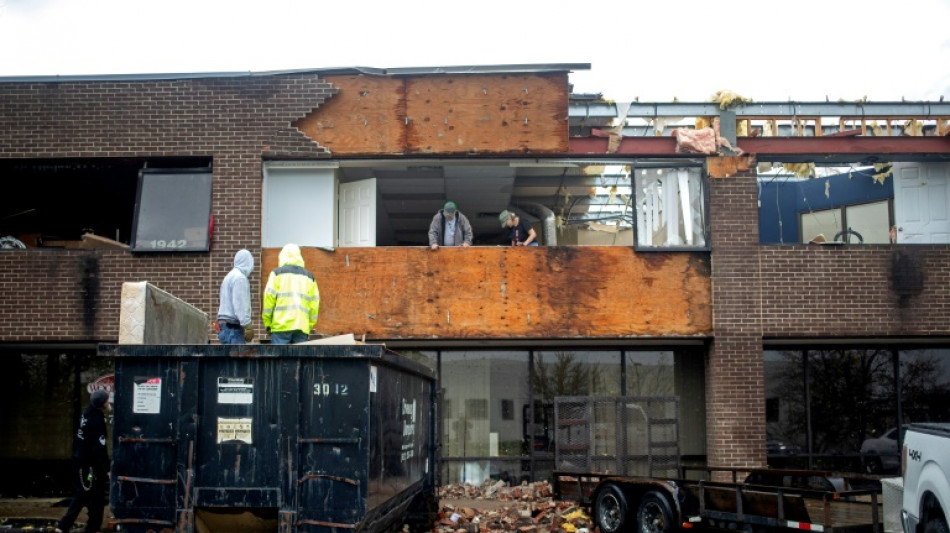 Sobe para 16 n&uacute;mero de mortos em tempestades nos EUA