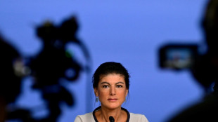 Wagenknecht h&auml;lt sich Kanzlerkandidatur offen - und findet Kohl besser als Merz