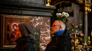 "C'est chez nous": John et Natasha, deux Am&eacute;ricains d&eacute;cid&eacute;s &agrave; rester dans Kiev bombard&eacute;e