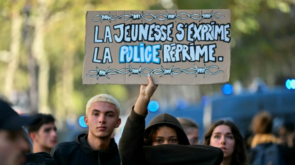 Thousands mass in France for high school protests
