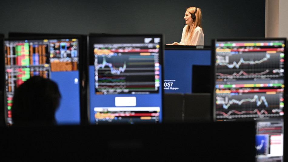 Lo spread tra Btp e Bund si stringe, chiude a 72 punti