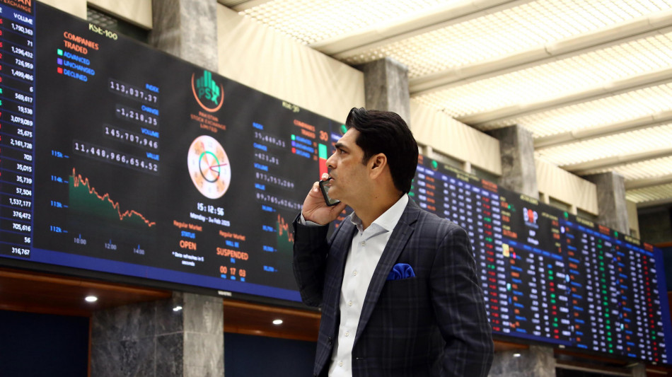 Borsa: Asia positiva in attesa della Fed sui tassi Tokyo +0,05%