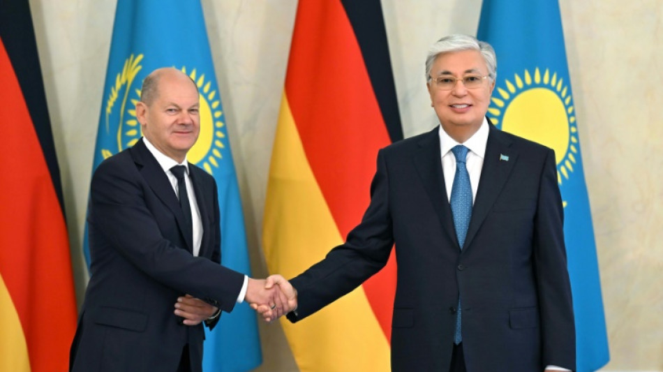 Kasachstans Pr&auml;sident bei Scholz-Besuch: Russland ist "milit&auml;risch unbesiegbar"