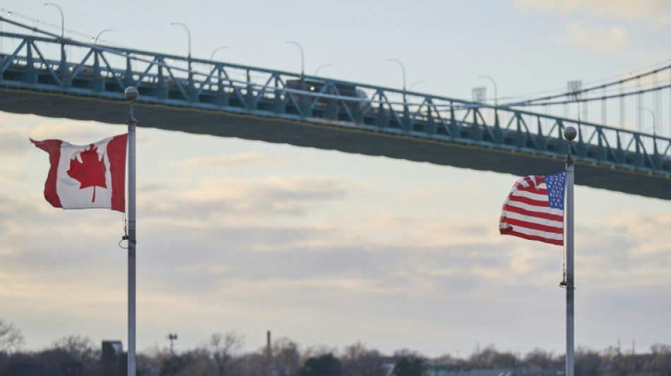Canadienses de la frontera est&aacute;n "aterrorizados" por el anuncio de aranceles de Trump