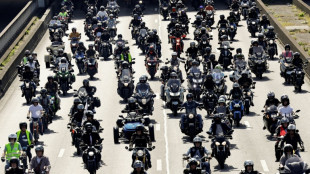 Plusieurs dizaines de milliers de motards d&eacute;filent contre le contr&ocirc;le technique 