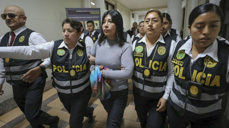 Peru expede ordem internacional para prender ex-primeira-ministra