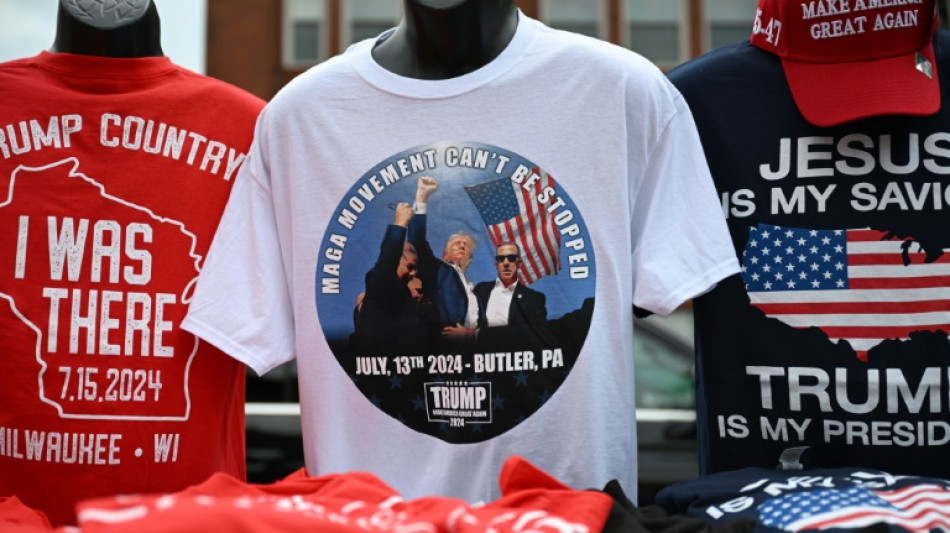 Fan-Shirts mit ber&uuml;hmtem Trump-Attentats-Foto Verkaufshit bei Republikaner-Parteitag