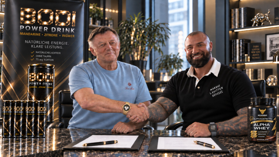 Alex Bodi y el Prof. Dr. Dieter Lazik firman un contrato para ALPHA WHEY y BODI Bebida energ&eacute;tica